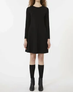 Abito corto nero Weekend Max Mara con maniche lunghe dalla linea svasata lavorato a punto Milano