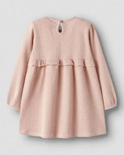 Abito Lil'Atelier rosa fit and flare in tessuto waffle e rouches