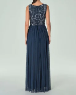 Abito lungo blu navy in tulle con corpetto senza maniche ricamato in perline e paillettes