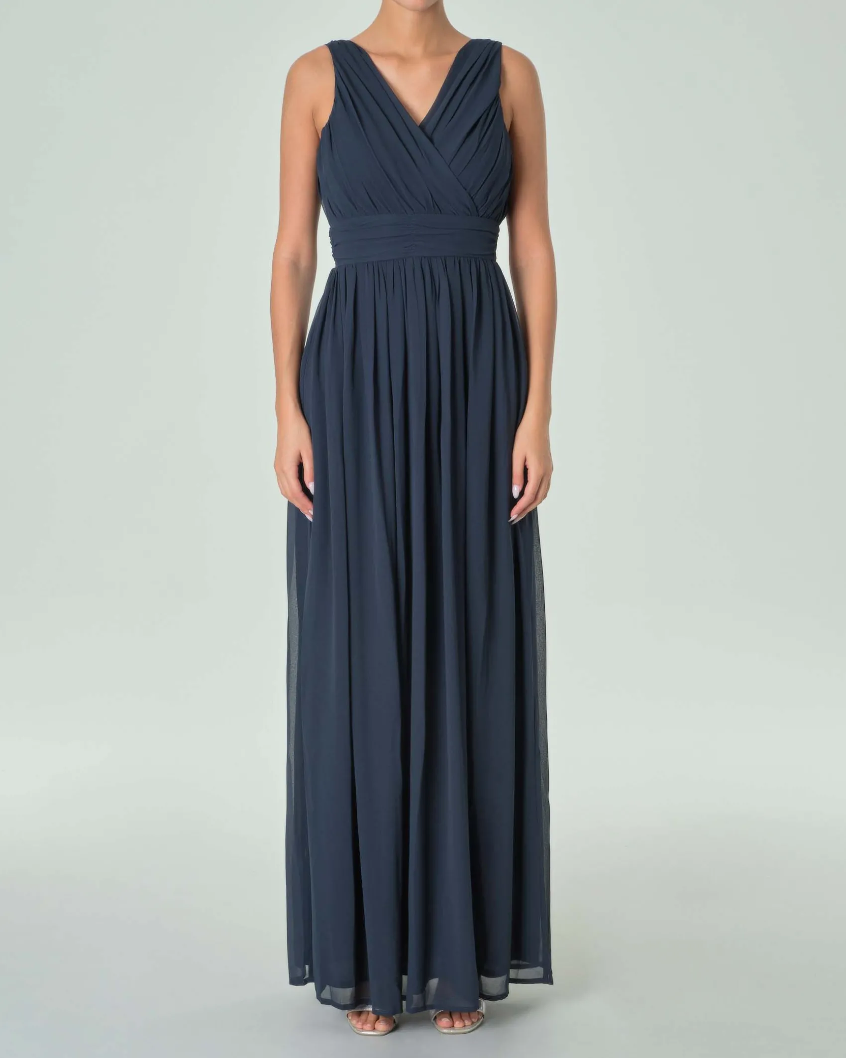 Abito lungo blu navy senza maniche in georgette con scollo a V incrociato