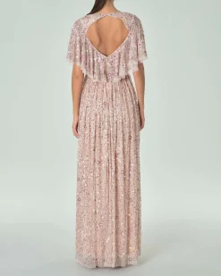 Abito lungo rosa cipria in tulle con scollo a V e maniche corte a campana con ricami floreali tono su tono e paillettes