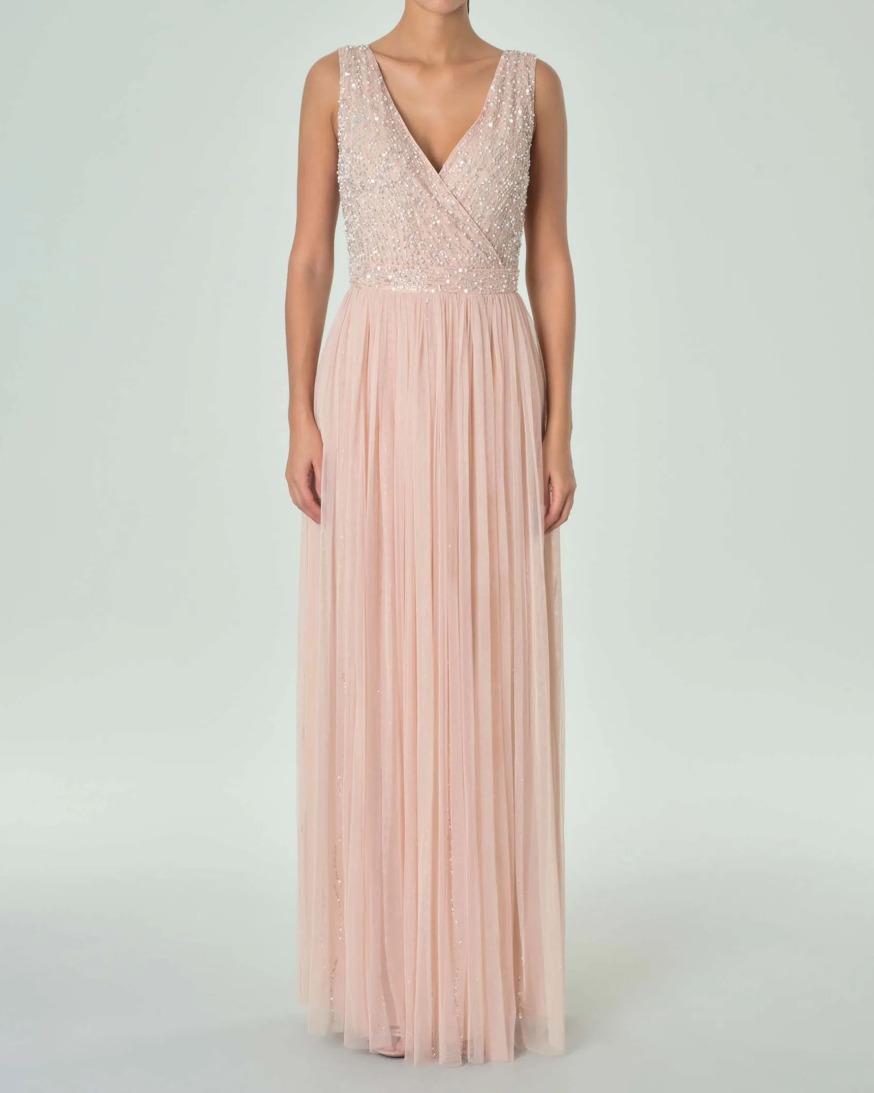 Abito lungo rosa in tulle con corpetto smanicato ricami in perline tono su tono e paillettes argento