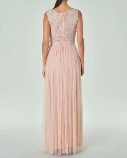 Abito lungo rosa in tulle con corpetto smanicato ricami in perline tono su tono e paillettes argento