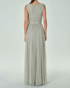 Abito lungo verde salvia chiaro in tulle con corpetto smanicato ricami in perline tono su tono e paillettes argento
