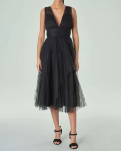 Abito midi nero in tulle senza maniche con gonna ruota e scollo a V