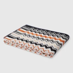 Asciugamano Bernard in spugna di cotone a fantasia chevron bianco nero e coccio