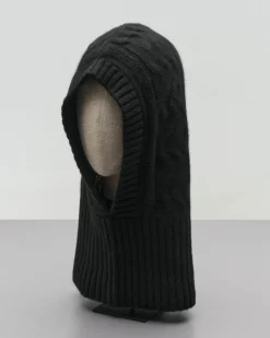 Balaclava nera in cashmere lavorato a trecce