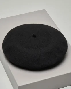 Basco nero in feltro di pura lana