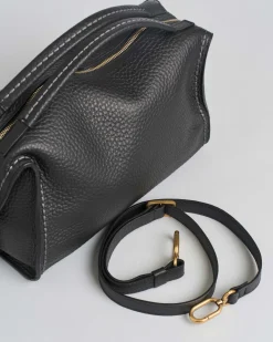 Bauletto nero piccolo Visonà in pelle martellata con ganci laterali
