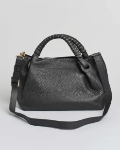 Bauletto nero Visonà in pelle martellata con manico intrecciato