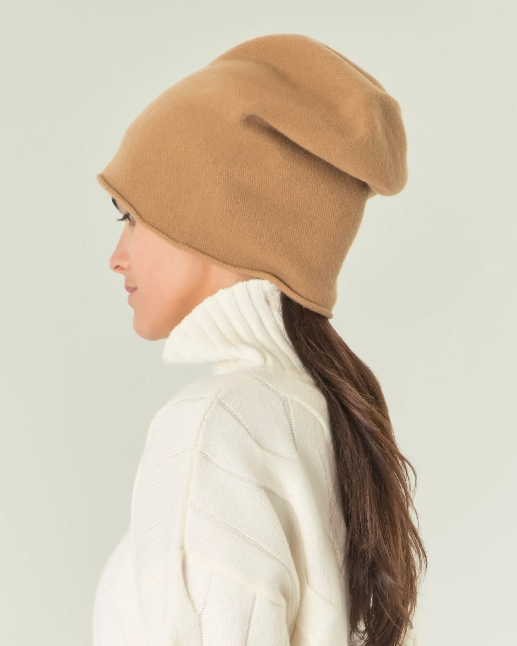 Beanie color cammello in pura lana