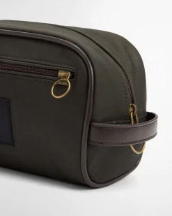 Beauty case Barbour in cotone cerato verde militare