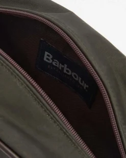 Beauty case Barbour in cotone cerato verde militare