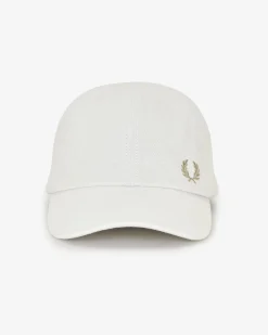 Berretto baseball Fred Perry bianco in piquè di puro cotone con corona d'alloro beige