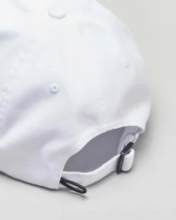 Berretto bianco con frontino e logo ricamato
