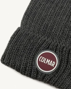 Berretto Colmar Originals antracite in lana a coste inglesi con logo bollo applicato