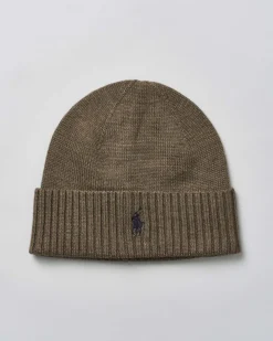 Berretto Polo Ralph Lauren verde militare in pura lana merino con risvolto e logo pony blu
