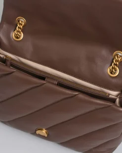 Big Love Bag Puff Maxi Quilt marrone con fibbia Love Birds e tracolla a catena dorata
