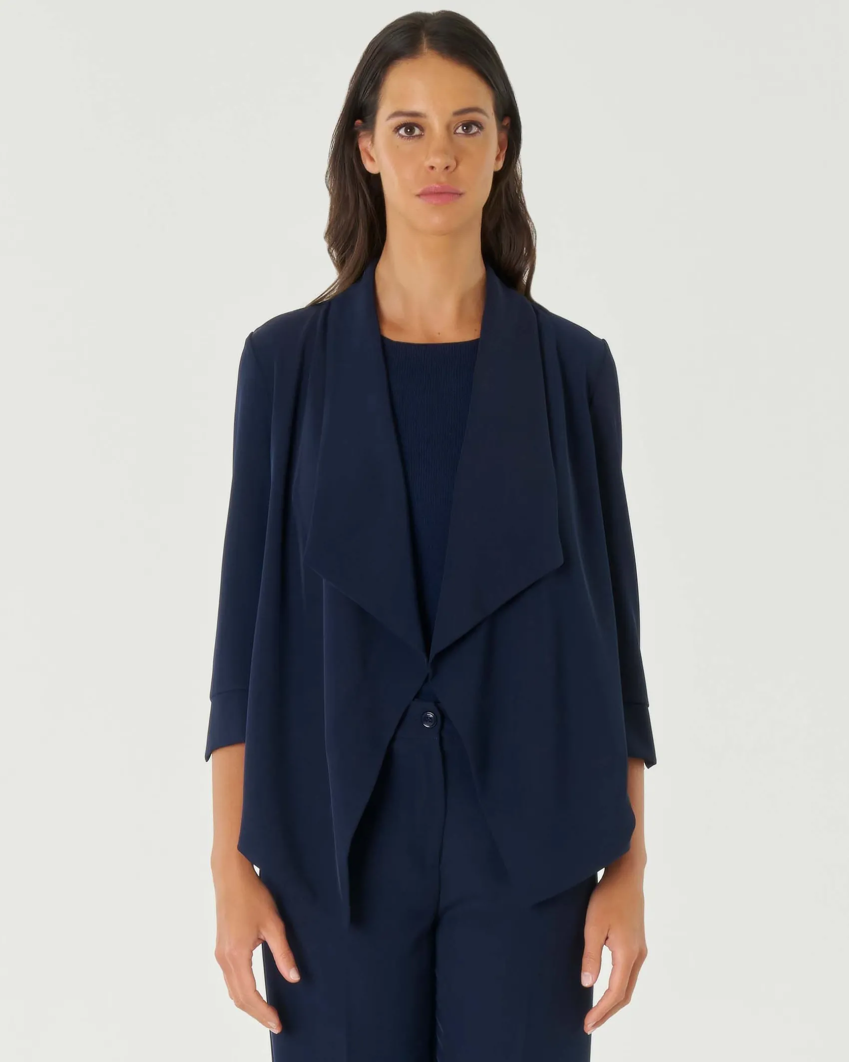 Blazer blu in crêpe con scollo sciallato e maniche tre quarti