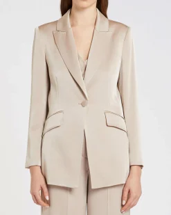Blazer color sabbia in raso Marella con scollo a rever e chiusura a un bottone