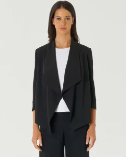 Blazer nero in crêpe con scollo sciallato e maniche tre quarti