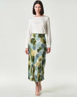 Blusa bianca Emme Marella in satin stretch con scollo ampio tondo