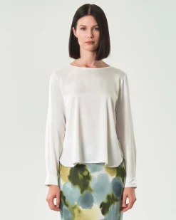 Blusa bianca Emme Marella in satin stretch con scollo ampio tondo