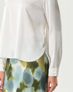 Blusa bianca Emme Marella in satin stretch con scollo ampio tondo