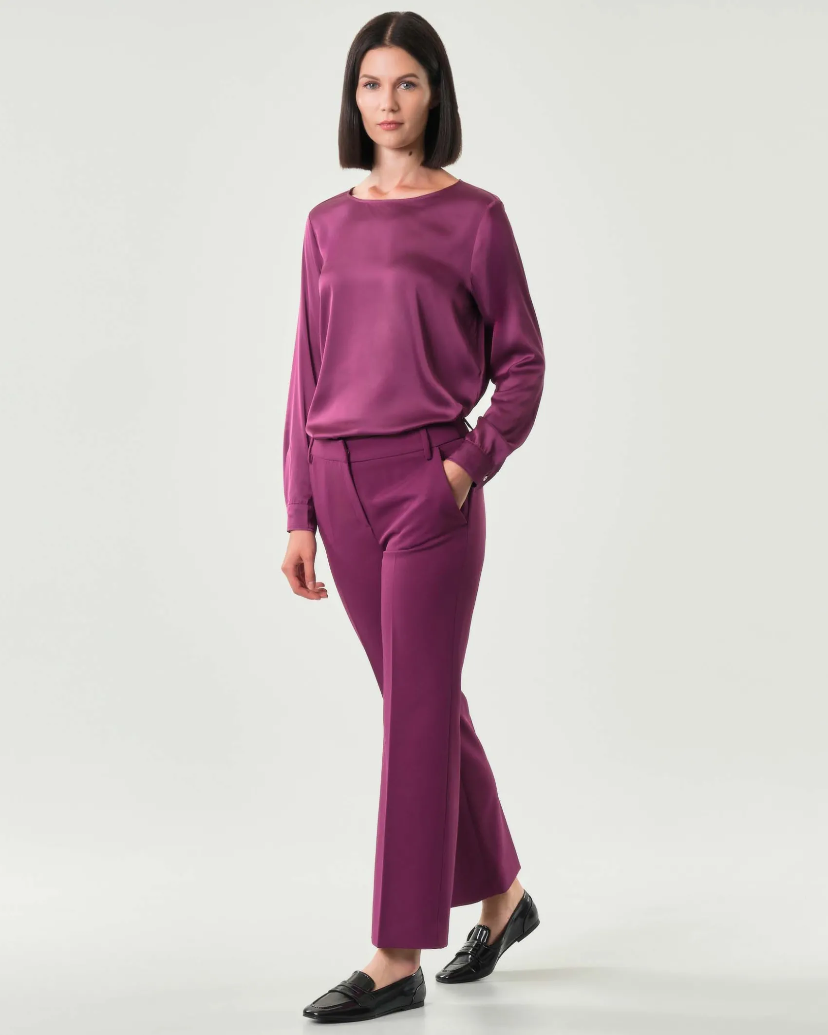 Blusa color ciclamino Emme Marella in satin stretch con scollo ampio tondo
