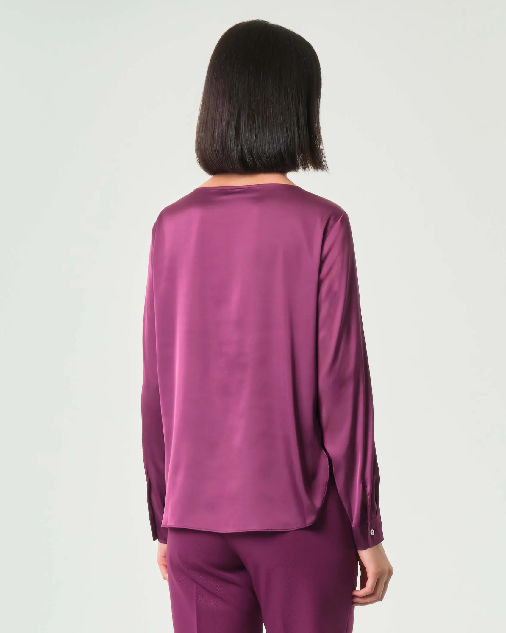 Blusa color ciclamino Emme Marella in satin stretch con scollo ampio tondo