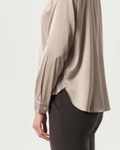 Blusa color taupe Emme Marella in satin stretch con scollo ampio tondo