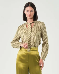 Blusa in twill verde oliva e avorio Emme Marella a fantasia chevron con fusciacca al collo