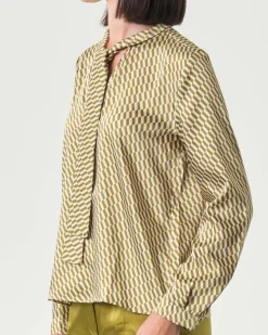Blusa in twill verde oliva e avorio Emme Marella a fantasia chevron con fusciacca al collo