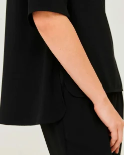 Blusa nera in crêpe envers satin dalla linea svasata con spacchetti laterali Marella ART.365