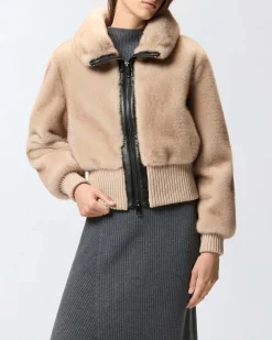 Bomber corto color miele Pinko in ecopelliccia con collo alto e polsini in tessuto a coste