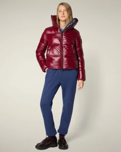 Bomber trapuntato bordeaux Save the duck modello Isla in tessuto effetto laccato con collo molto alto