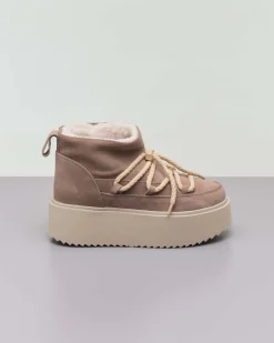 Boot Classic Low Platform beige in pelle scamociata e interno in montone con suola alta