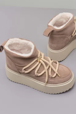 Boot Classic Low Platform beige in pelle scamociata e interno in montone con suola alta