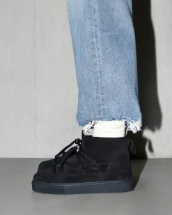 Boot Classic Sneaker Low nero in pelle scamociata e interno in montone
