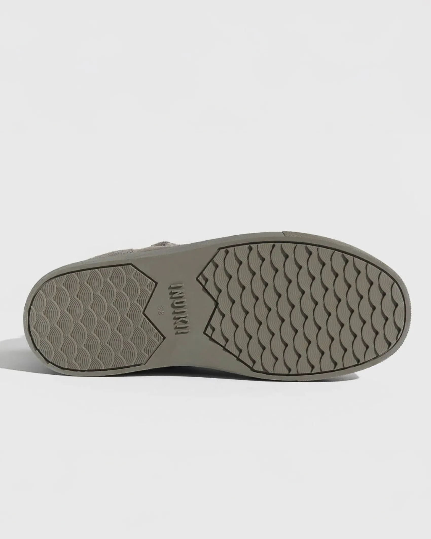 Boot Classic Sneaker Low grigio in pelle scamociata e interno in montone