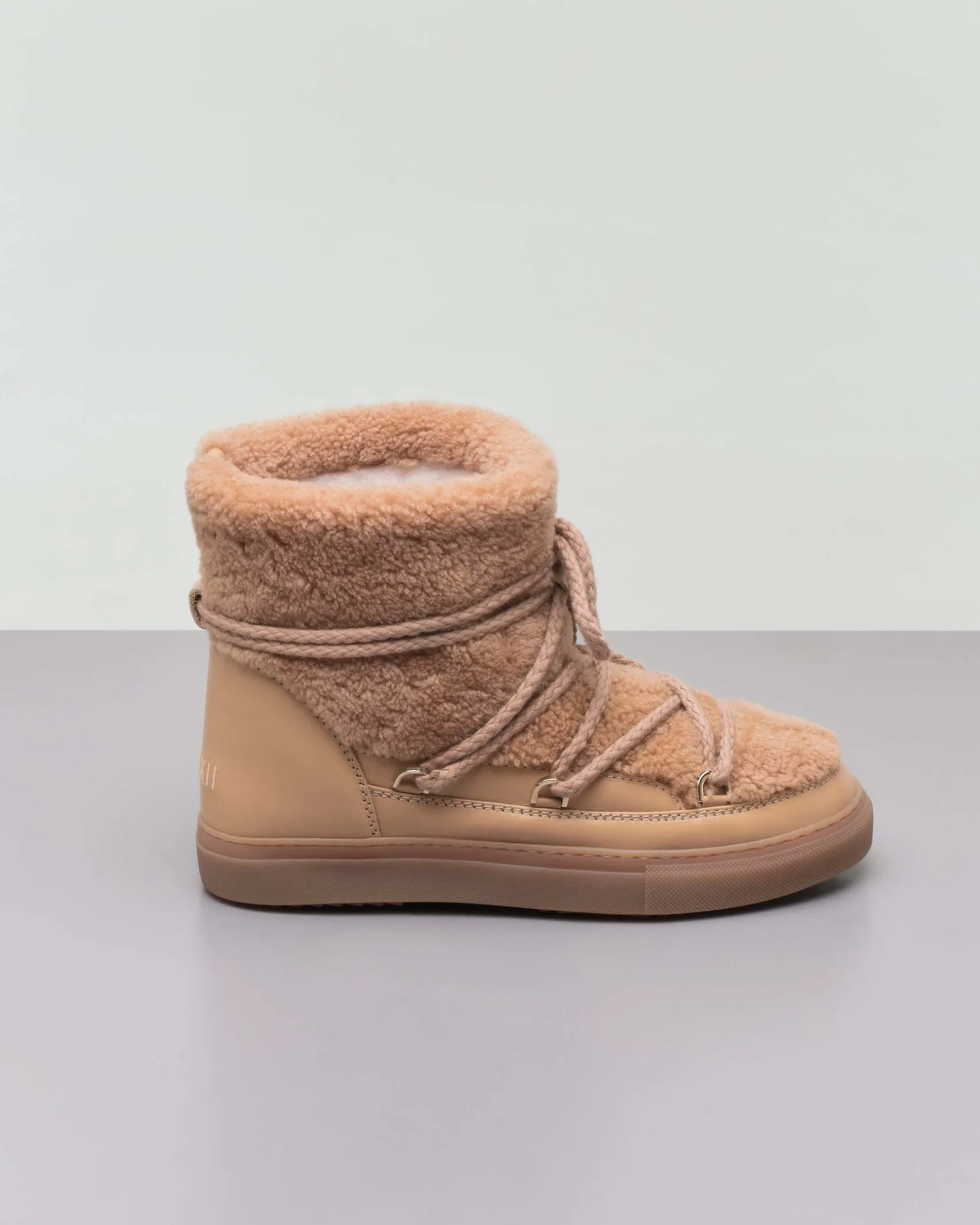 Boot color sabbia Curly Sneaker in pelle liscia con rivestimento in motone tono su tono
