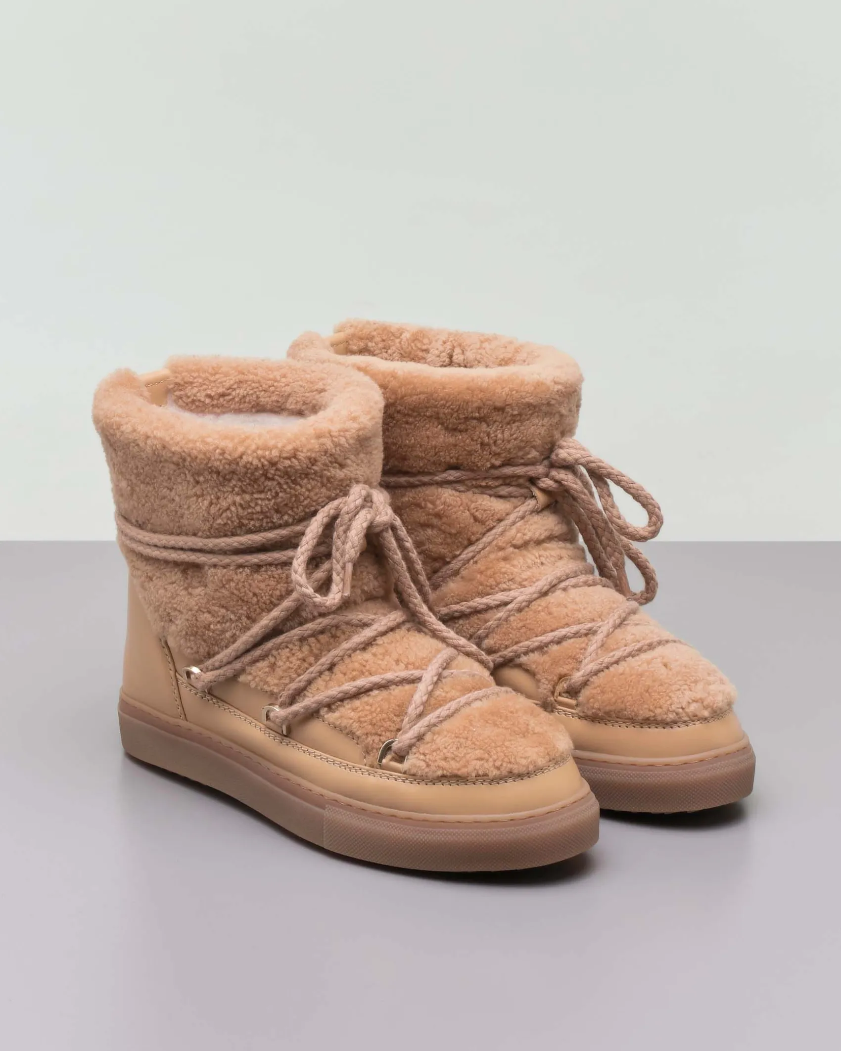 Boot color sabbia Curly Sneaker in pelle liscia con rivestimento in motone tono su tono