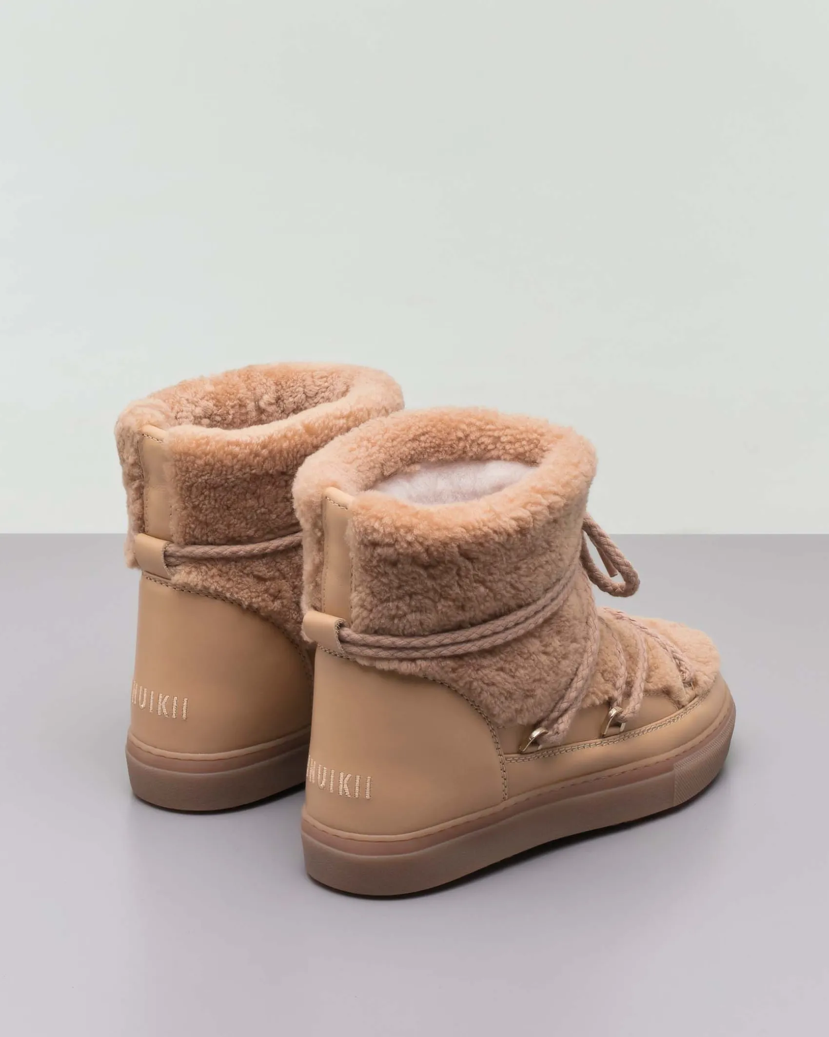 Boot color sabbia Curly Sneaker in pelle liscia con rivestimento in motone tono su tono
