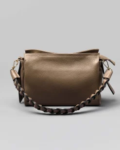 Borsa a busta color taupe in pelle martellata con spallaccio intrecciato e tracolla più lunga removibile