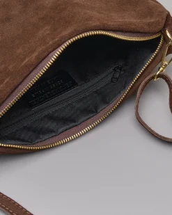 Borsa a busta in suede marrone con tracolla a catena