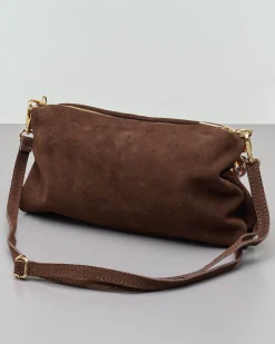 Borsa a busta in suede marrone con tracolla a catena