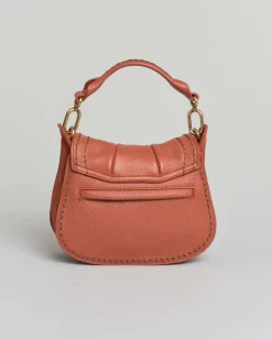 Borsa a mano arancione Visonà misura piccola in pelle martellata con patta arricciata e inserti laterali in suede
