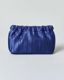 Borsa a mano blu chiaro Anna Cecere in raso plissè con tracolla a catena in resina tono su tono