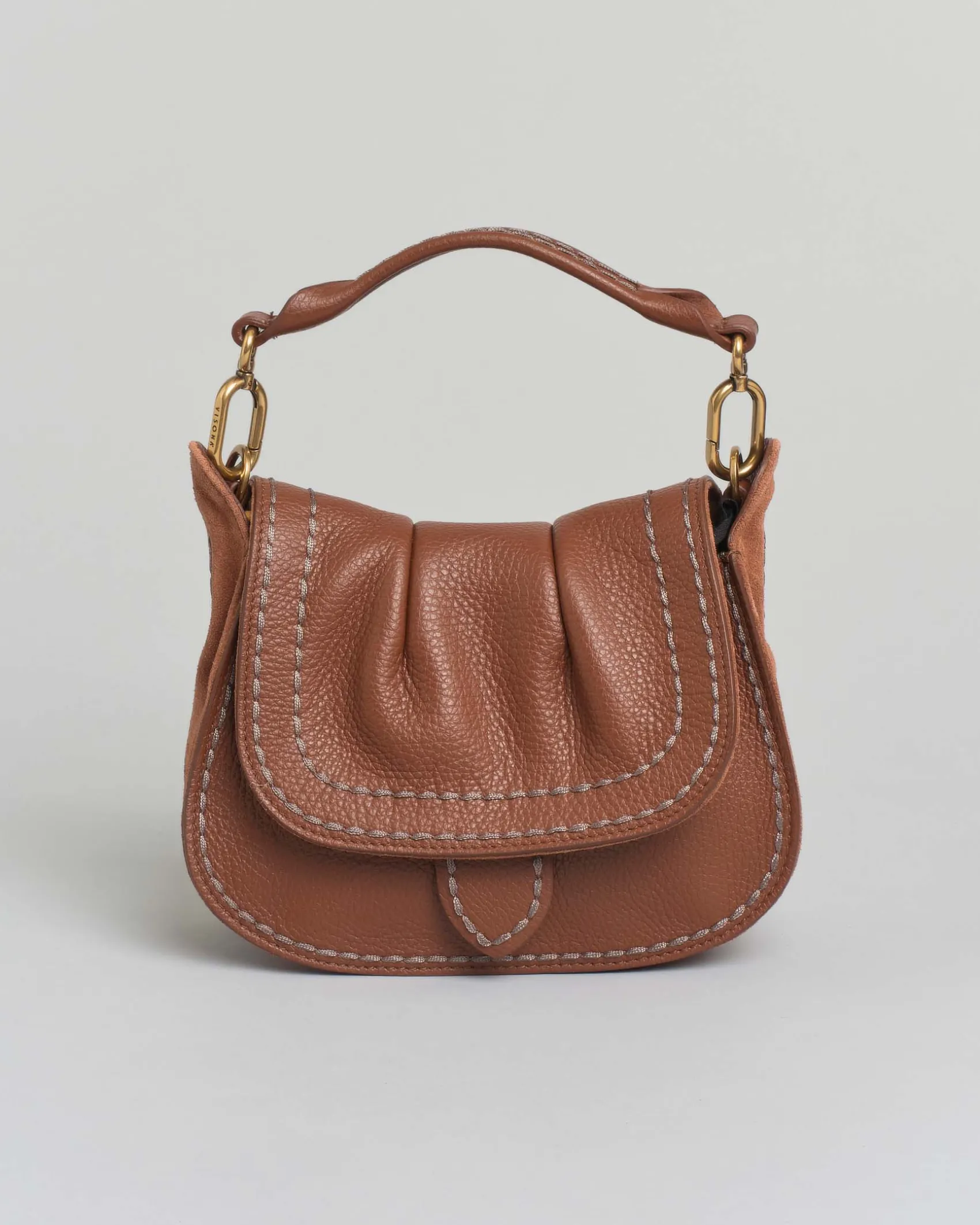 Borsa a mano color cuoio Visonà misura piccola in pelle martellata con patta arricciata e inserti laterali in suede