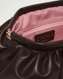 Borsa a mano Emme Marella in similpelle bordeaux liscia con arricciature lungo la chiusura